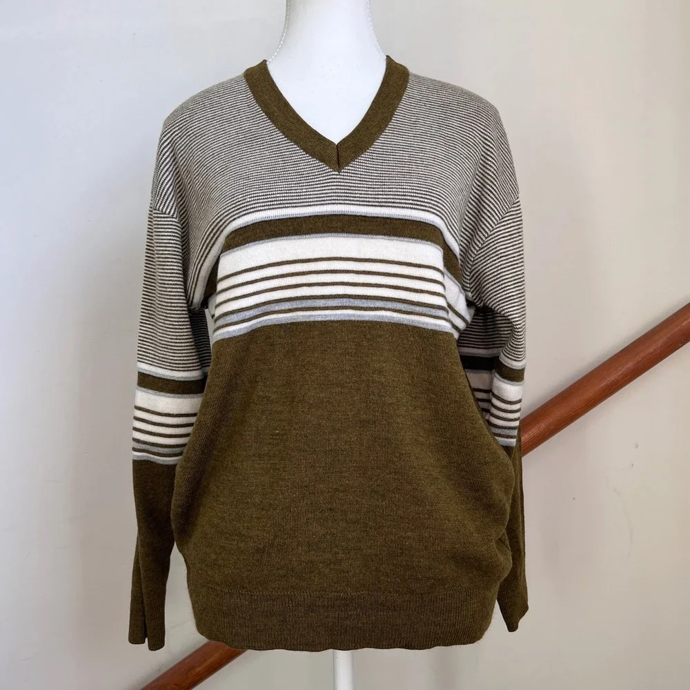 Vintage V-Neck Sweater Size M Green‎ Striped Grandpacore Academia Retro